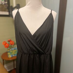 Chic Black Maxi Dress with Flowing Silhouette